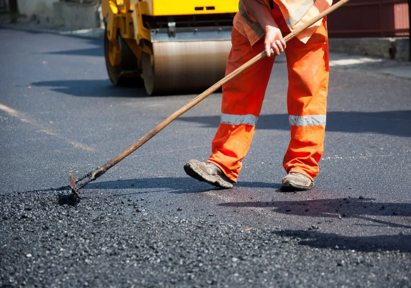 Asphalt resurfacing of a parking lot by DECOMA Industries