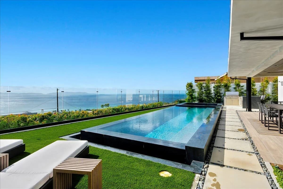 South Bay backyards and outdoor living by DECOMA Industries